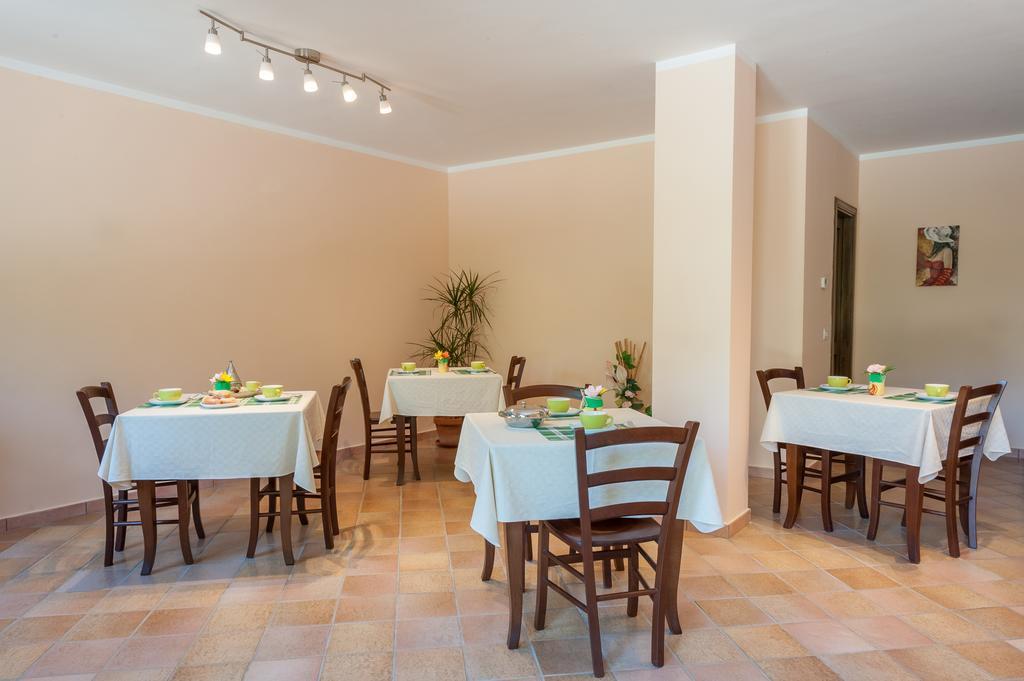 Il Melograno Bed & Breakfast ปอลลิกา ภายนอก รูปภาพ
