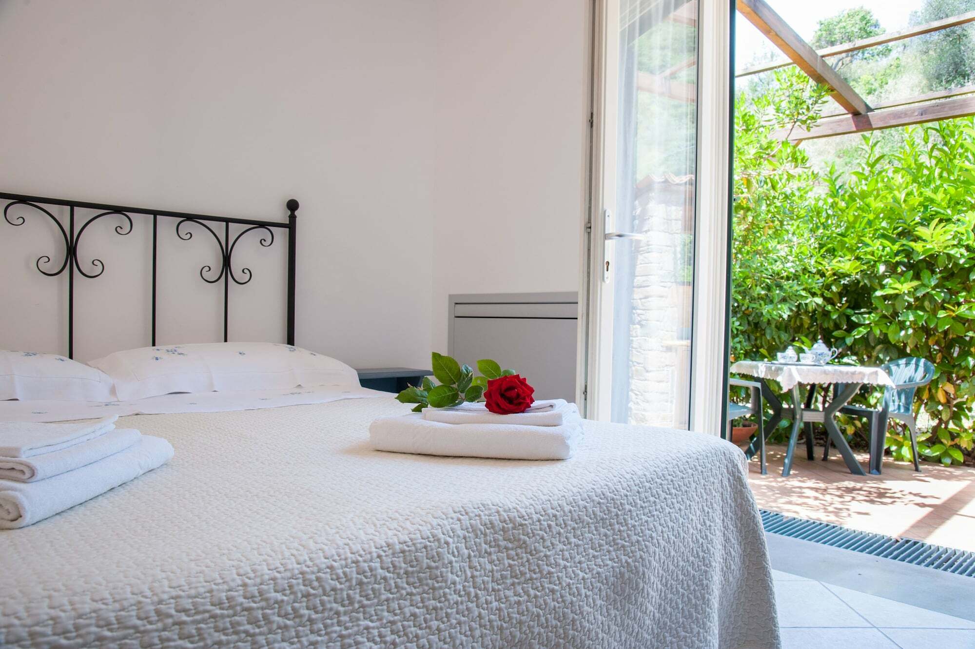 Il Melograno Bed & Breakfast ปอลลิกา ภายนอก รูปภาพ